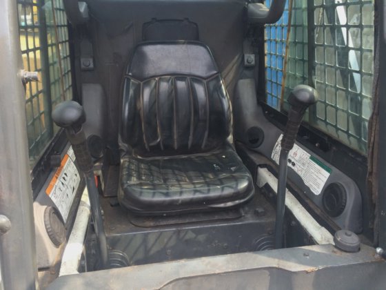 セカンドハンド ボブキャット S300 中古 スキッドステアローダー