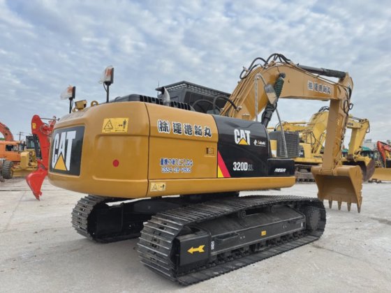 中古の猫320d2l掘削機 – 燃費効率が良く、耐久性があり、コスト効果に優れています
