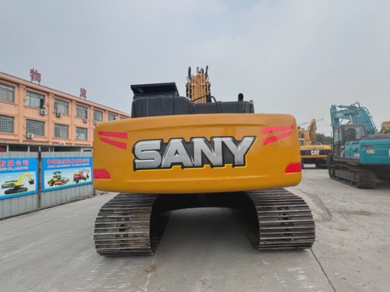 高品質の中古クローラー掘削機 サニーSY 215c 中古掘削機 サニーSY
