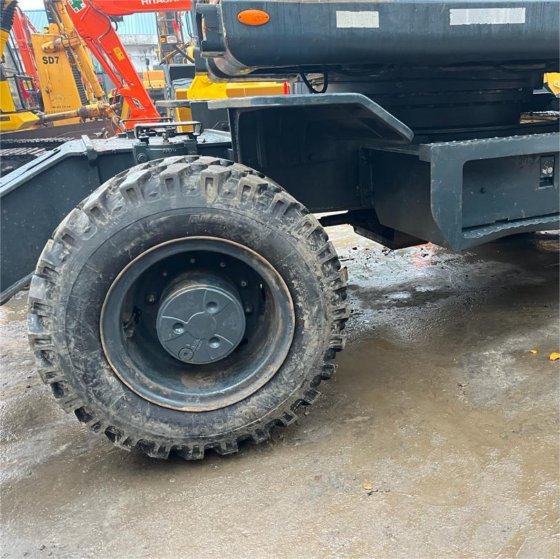 上海现代 210 210W-9 轮式挖掘机二手挖掘机价格优惠