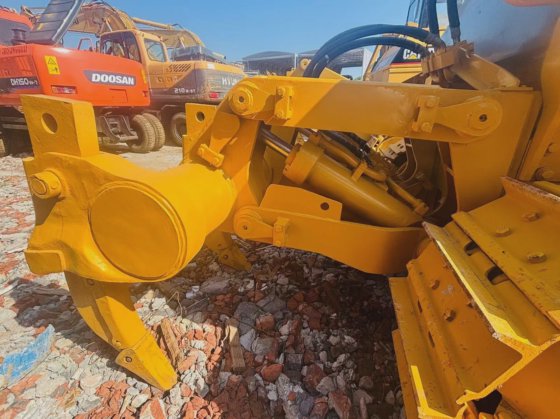 中国机械 Sahntui 品牌小型全液压推土机履带式履带伐木推土机 SD22 SD32