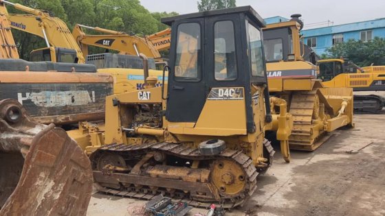 状况良好的 Cater Pillar D4c 推土机