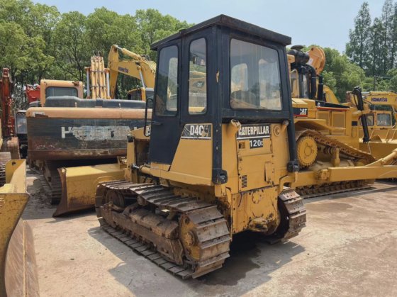 状况良好的 Cater Pillar D4c 推土机