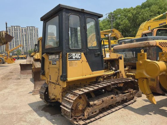 状况良好的 Cater Pillar D4c 推土机
