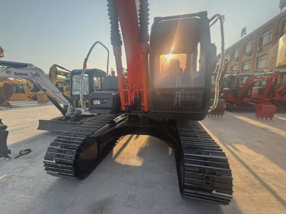 专业供应商出售具有竞争力价格的高质量二手挖掘机日立 Zx120