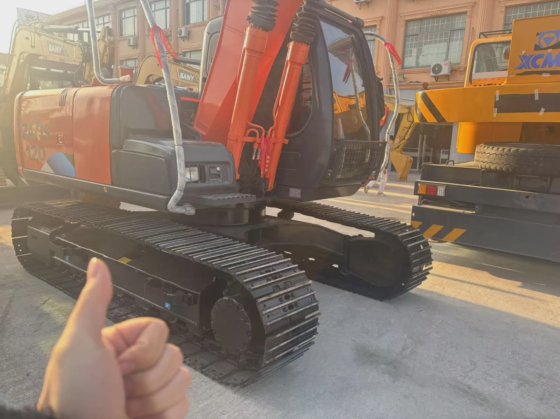 耐久性があり、信頼性が高く、燃費が良い、わずかな傷がある、ほぼ新品の状態の中古日立掘削機