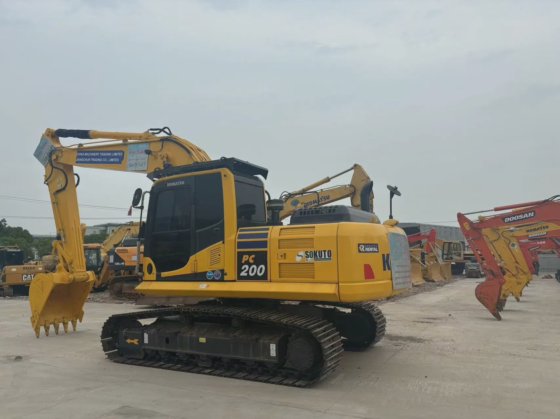 挖掘机 PC 200 工作小时数少 二手便宜
