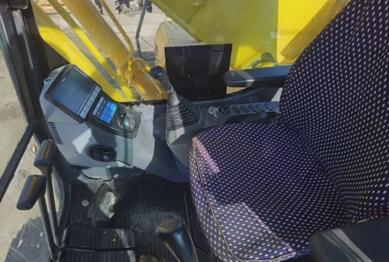 挖掘机 PC 200 工作小时数少 二手便宜