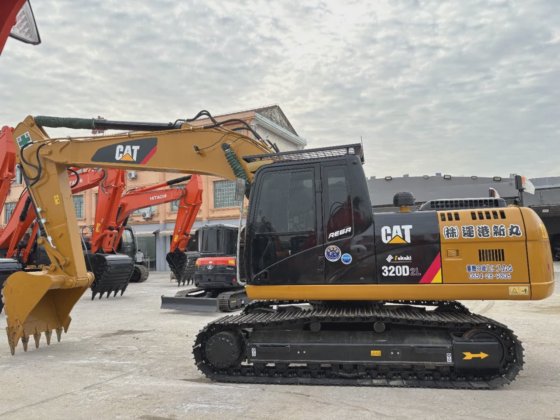 Cat 320d2l 履带式挖掘机 - 发动机动力强劲，交货迅速
