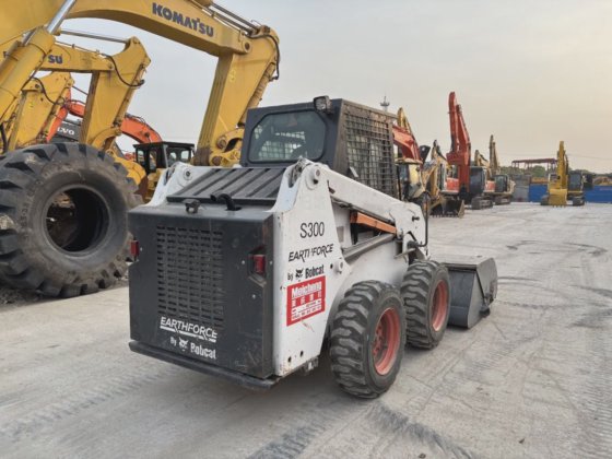 轮式小型滑移装载机 S300 二手小型滑移装载机 Bobcat S300