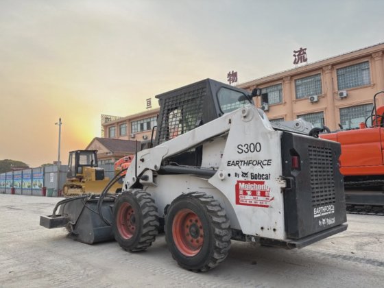 轮式小型滑移装载机 S300 二手小型滑移装载机 Bobcat S300