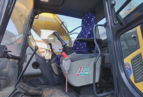 热销价格便宜的二手履带式挖掘机 PC200 PC220 22 吨二手