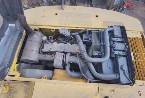 热销价格便宜的二手履带式挖掘机 PC200 PC220 22 吨二手