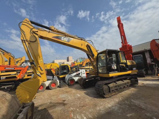 低工作小时 20 吨中型 1m3 铲斗