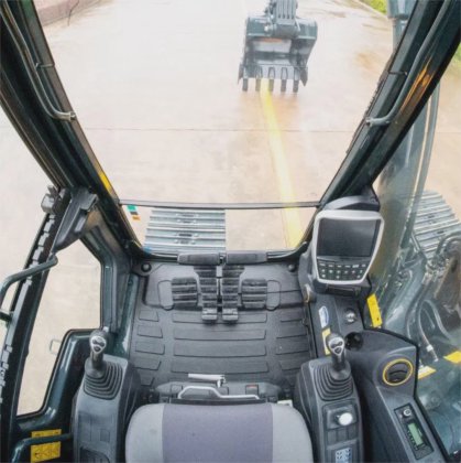 现代 20 吨 Hx200 履带式挖掘机，铲斗容量