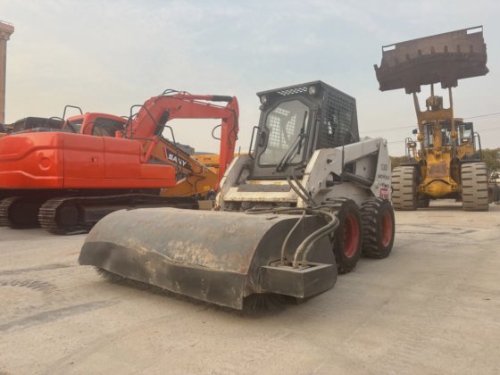 山猫滑移装载机 S300 S450 S550 6