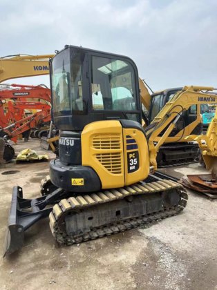 KOMATSU PC35 BAGGER