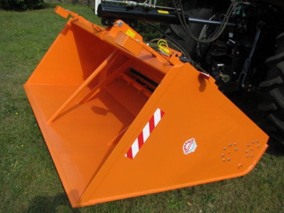 Self-dumping sandblaster (POMAROL)