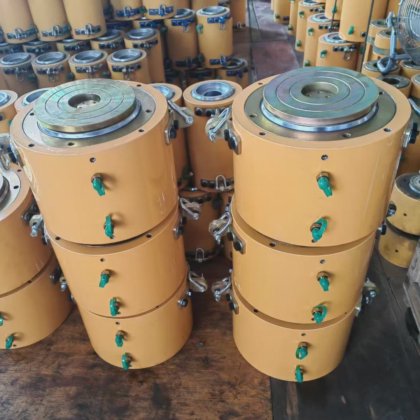 用于后张法铁路桥梁施工的 600 T PC 绞线千斤顶