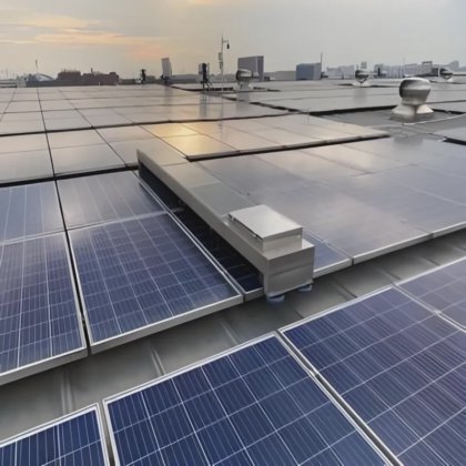 熱い販売の太陽電池パネルのクリーニング システム光起電クリーナーの価格