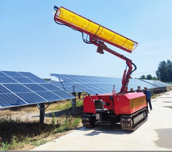 高效履带式光伏清扫机 太阳能电池板清洗机