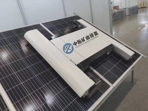 工場供給水洗浄ソーラーパネル洗浄ロボット