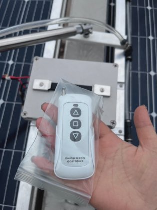 高効率ハンドヘルドソーラーパネルクリーニングローラーブラシ装置