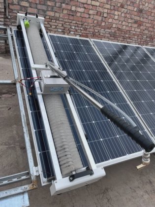 高効率ハンドヘルドソーラーパネルクリーニングローラーブラシ装置