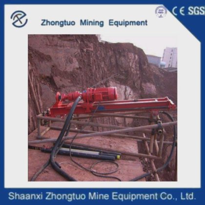岩石、石块和混凝土用带气腿的便携式 DTH 钻机