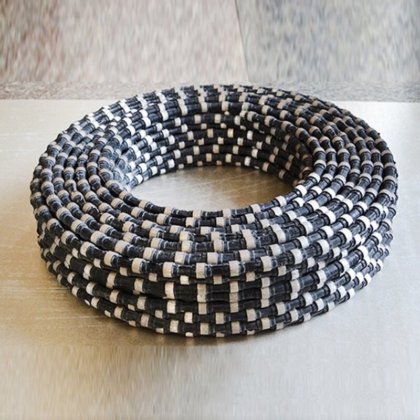 高出力油圧ダイヤモンドワイヤソーによる鉄筋コンクリート切断