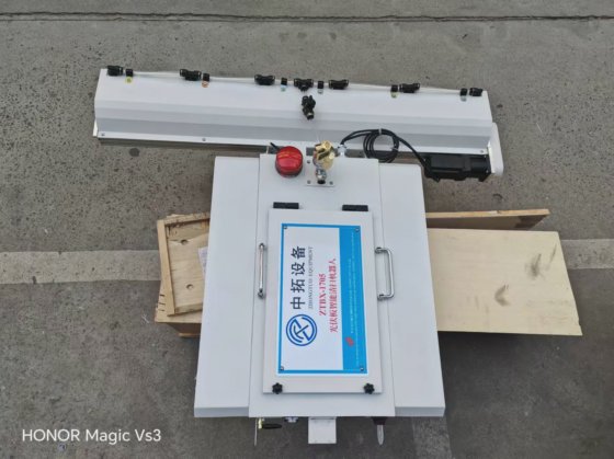 全自动太阳能电池板清洁机器人 带防坠落传感器的自动机器