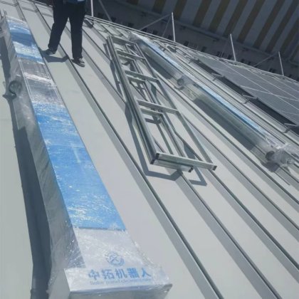 2025年大型光伏电站新型自动太阳能电池板清洁机器人