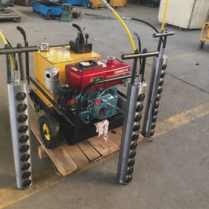 採石のための熱い販売 1800ton 割れる力ピストン油圧石のディバイダー