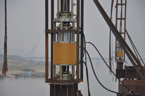 大型工事用リフティングジャッキ 同期昇降式