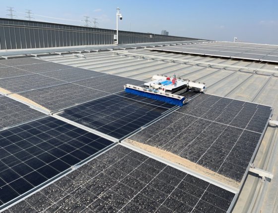 150メートルのスマート遠隔セルフクリーニング付き太陽光発電清掃ロボット