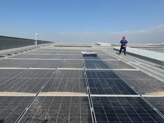 150メートルのスマート遠隔セルフクリーニング付き太陽光発電清掃ロボット