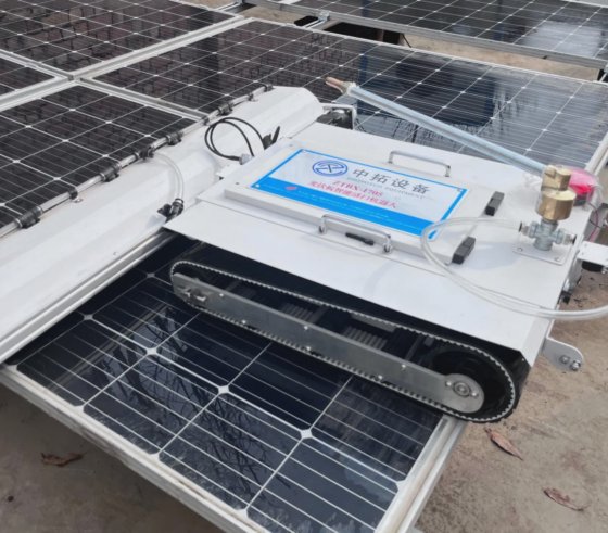 遥控光伏清洁机器人 太阳能电池清洁机器人