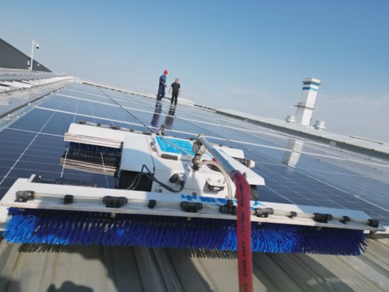 リモコン式歩行インテリジェント太陽光発電洗浄機