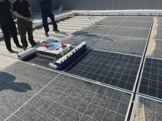 リモコン式歩行インテリジェント太陽光発電洗浄機