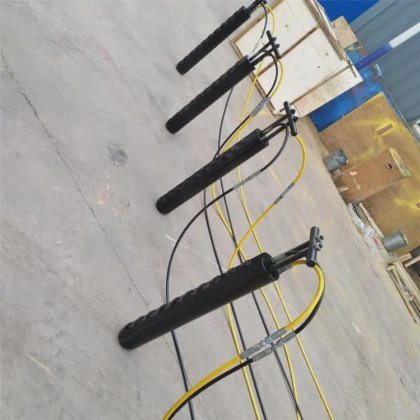 石材开采用大孔劈裂活塞杆液压劈裂机