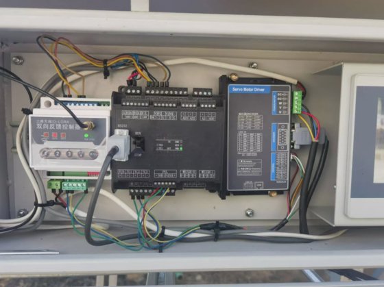 太阳能电池板清洁机器人 太阳能电池板清洁系统