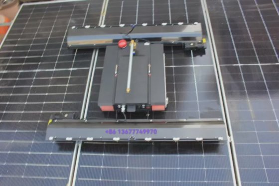 落下防止ソーラーパネルクリーナー スピード調整可能太陽光発電清掃ロボット