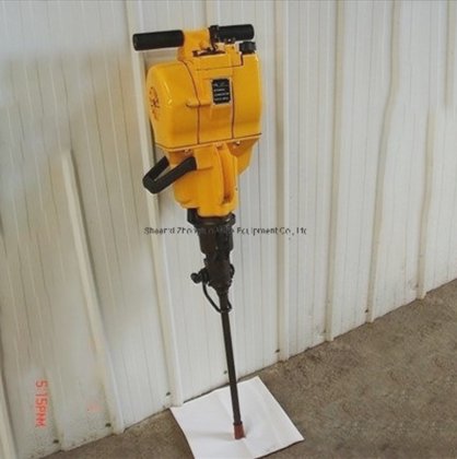 ドリリングおよびブレイキング二重機能式携帯用内燃式岩掘削機