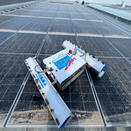 专业光伏清洁工具 太阳能电池板清洁机器人 太阳能电池板清洁器