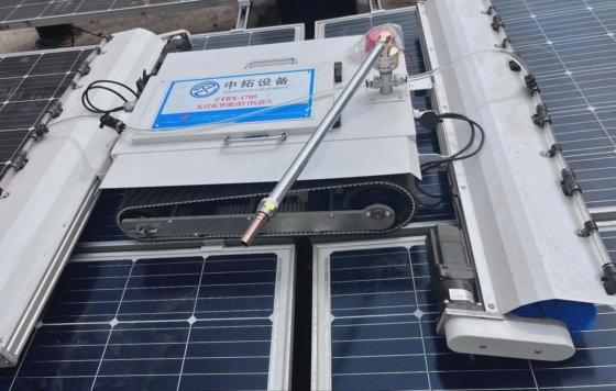 带清洁刷的高效太阳能电池板清洁机器人遥控器