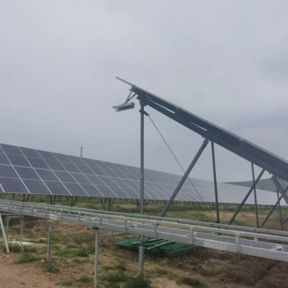 新製品 高品質太陽電池パネル清掃ロボット