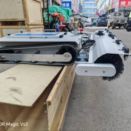 电池供电清洁机，提供有效的太阳能电池板清洁解决方案