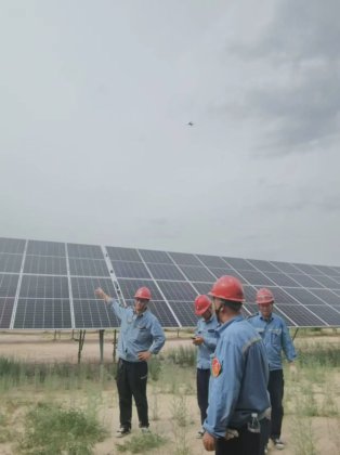 APP制御ロンギソーラーパネル清掃ロボットソーラーパネル清掃システム