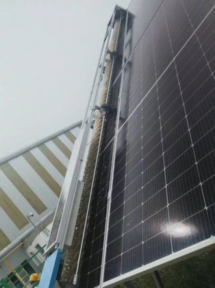 APP制御ロンギソーラーパネル清掃ロボットソーラーパネル清掃システム