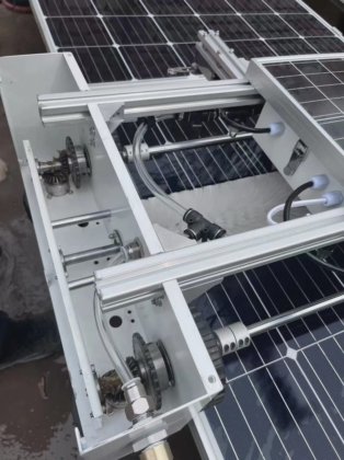 リモコン付きソーラーパネル自動洗浄機